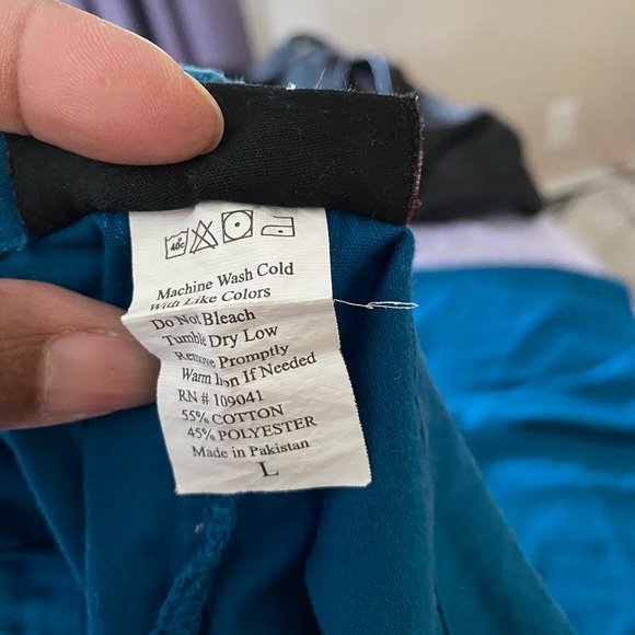 Scrubs by Melrose. Teal w/white 2 pocket top 1 pocket pants w/ drawstring. Lg - Picture 3 of 5